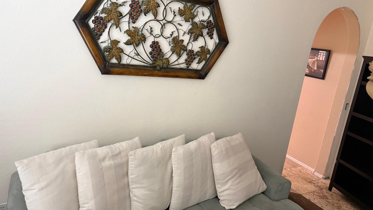 Photo of Livingroom in Foothills Reserve