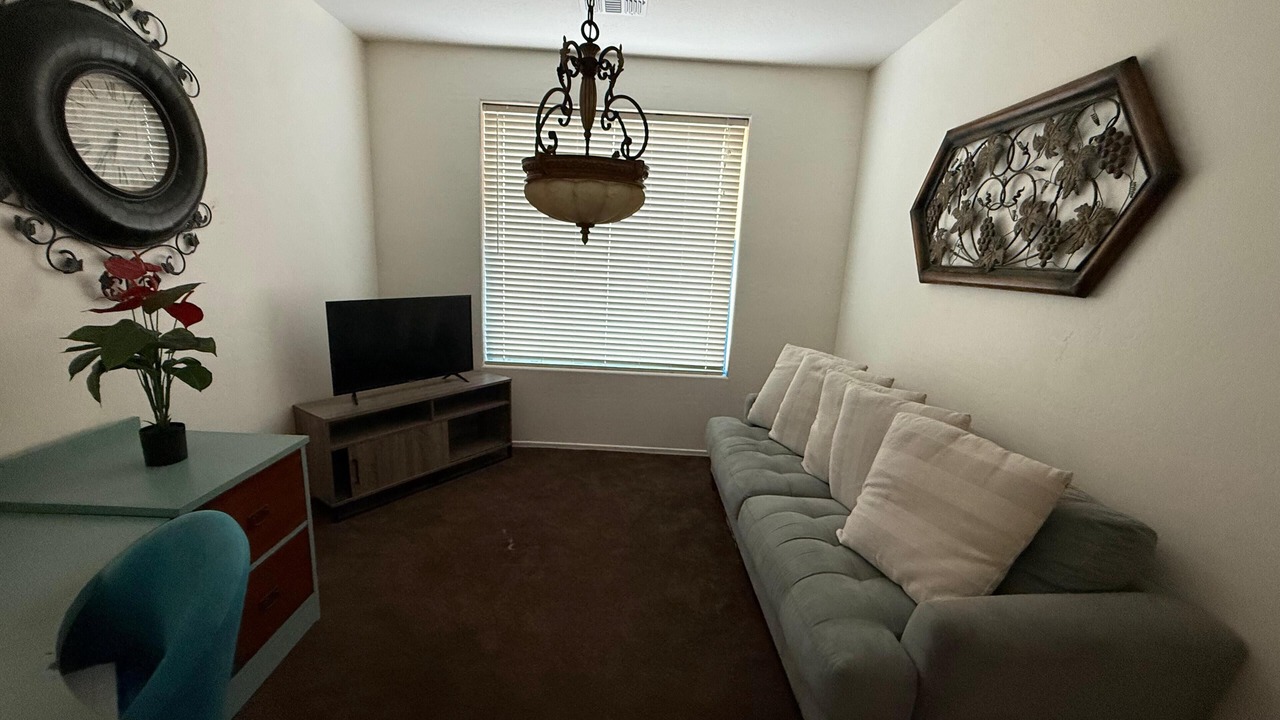 Photo of Livingroom in Foothills Reserve
