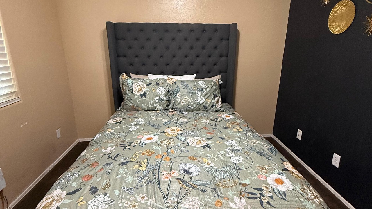 Photo of Bedroom in Foothills Reserve