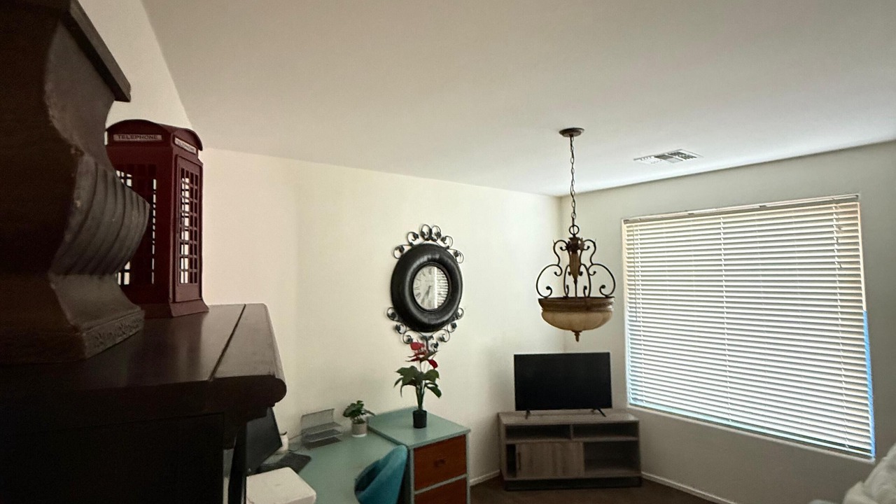 Photo of Livingroom in Foothills Reserve