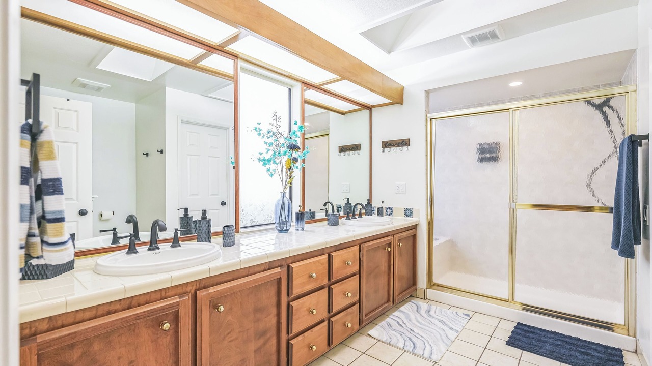 Photo of Bathroom in Discovery Bay