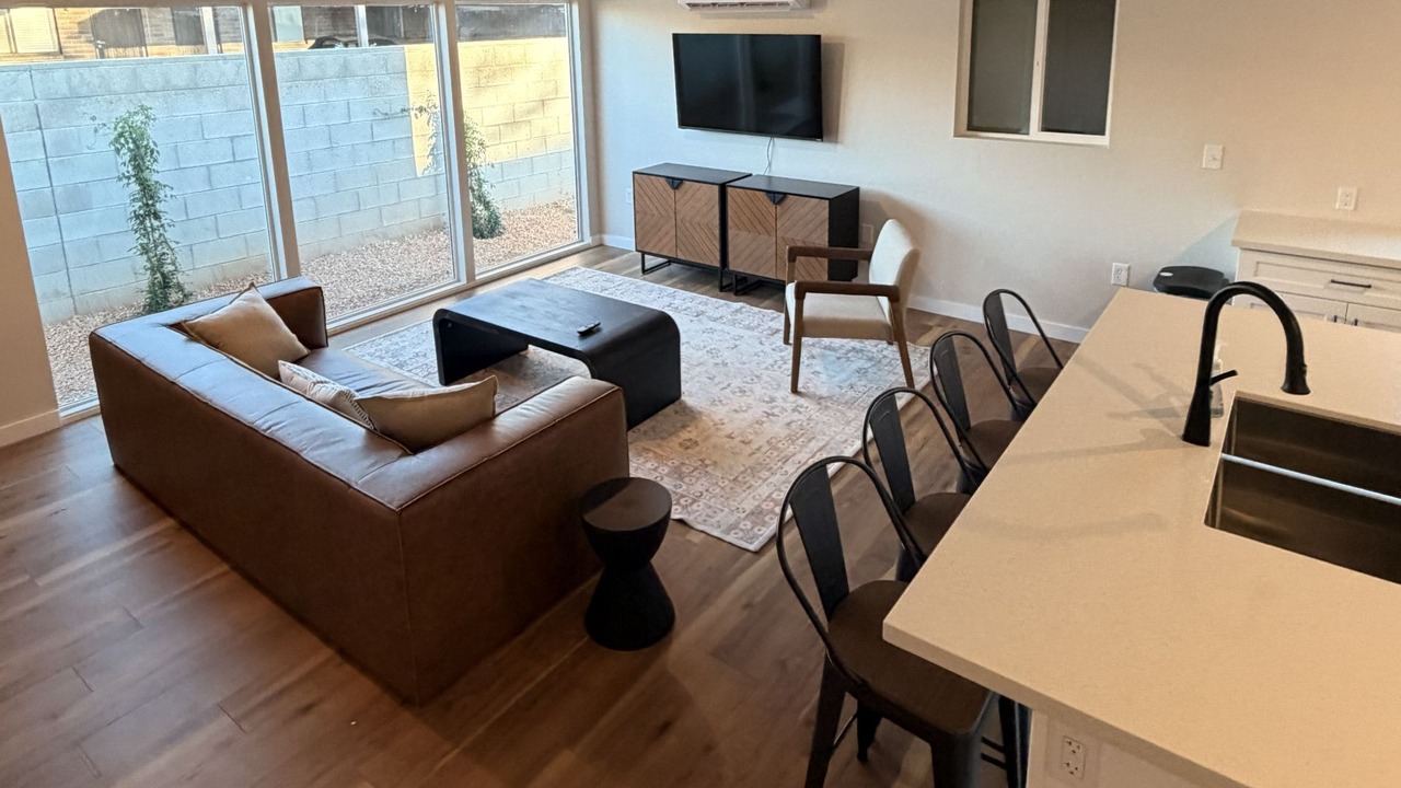 Photo of Livingroom in Blenman-Elm
