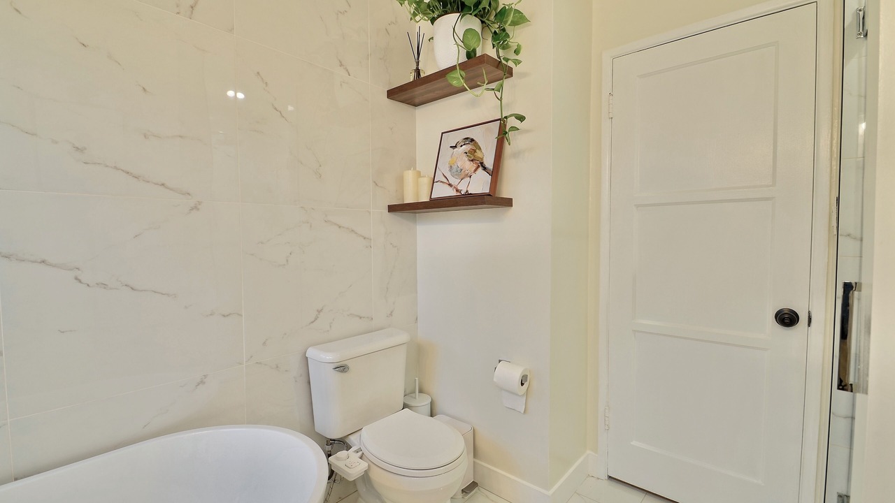Photo of Bathroom in The Plaza