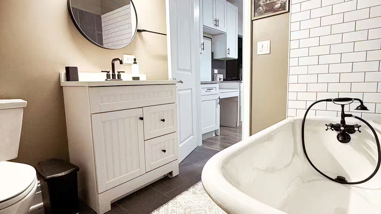 Photo of Bathroom in Blue Island