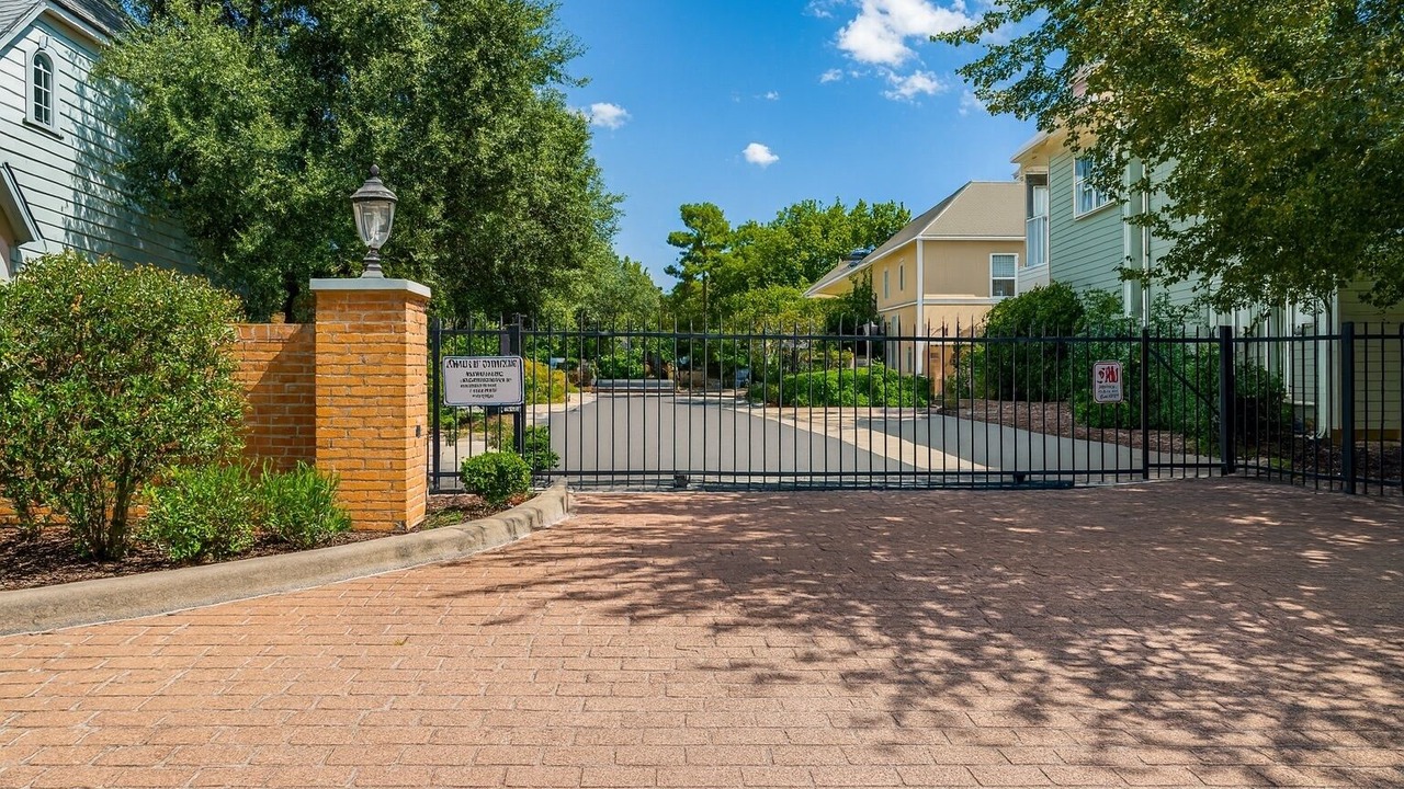 Photo of Outdoor in Oak Lawn