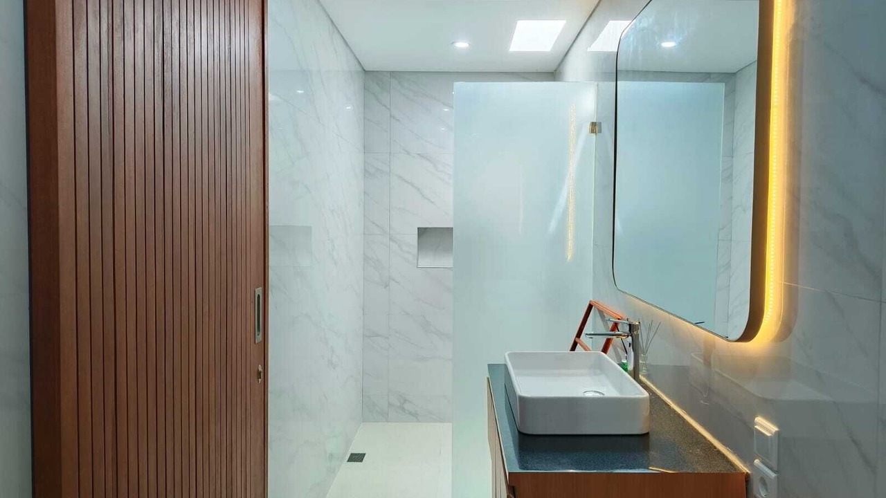Photo of Bathroom in Padangsambian Klod