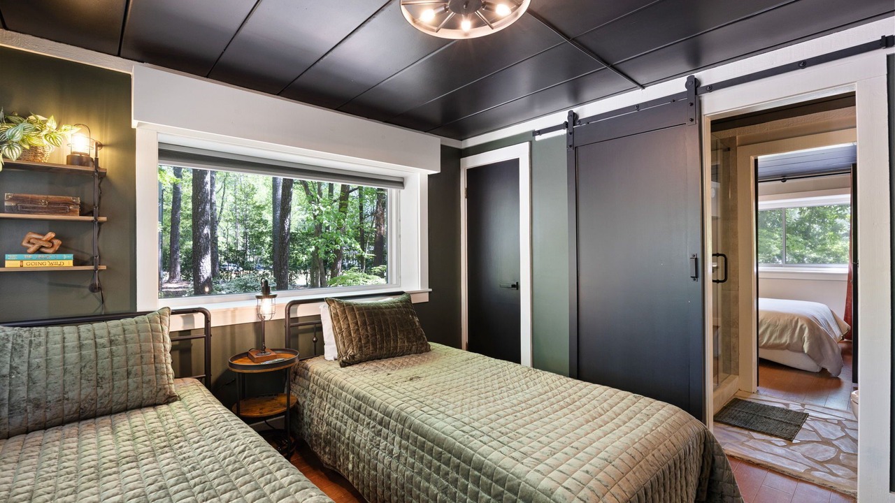 Photo of Bedroom in Acworth