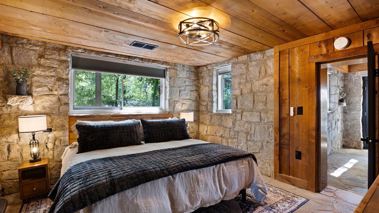 Photo of Bedroom in Acworth
