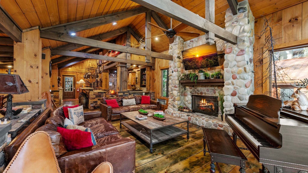 Photo of Livingroom in Ellijay