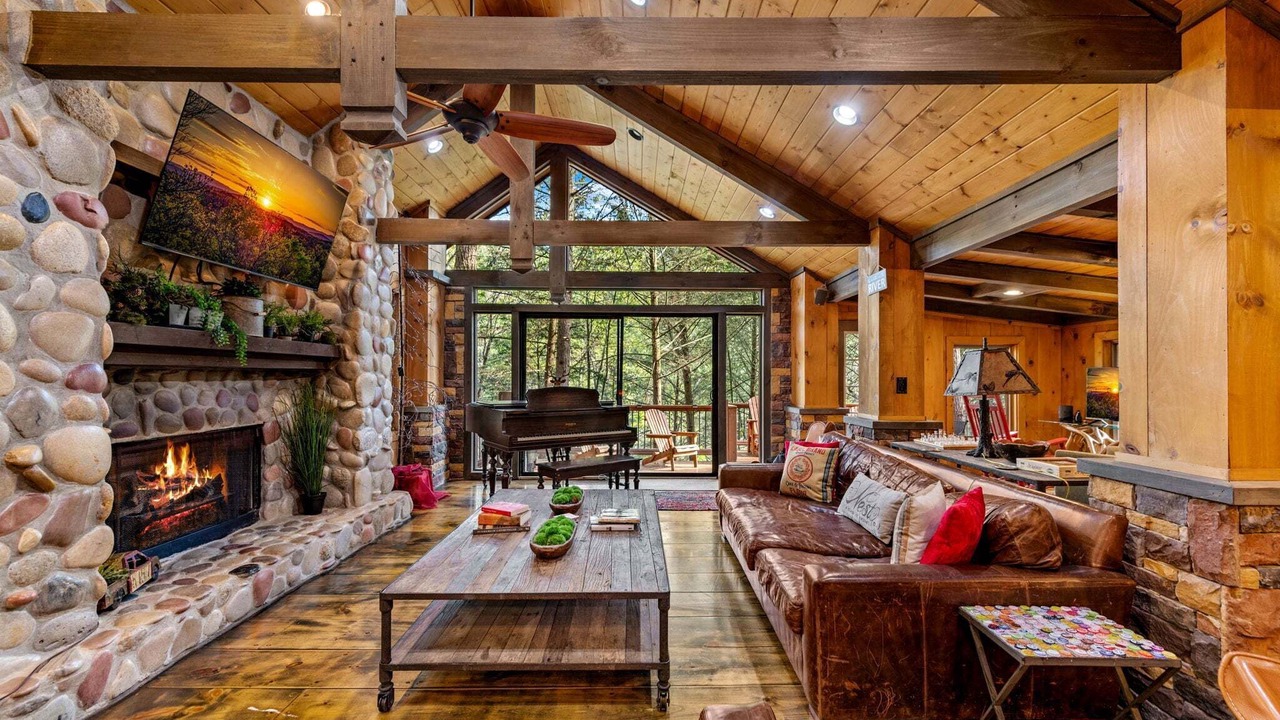Photo of Livingroom in Ellijay