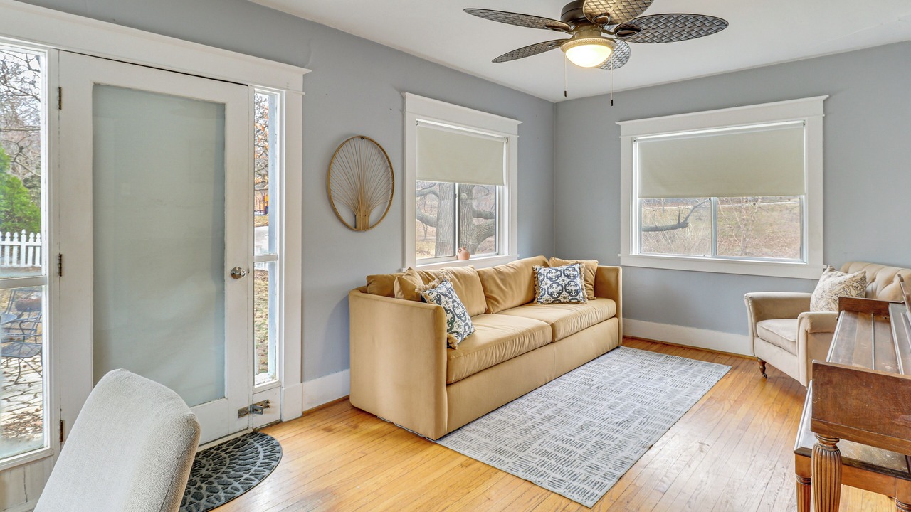 Photo of Livingroom in Clifton Heights