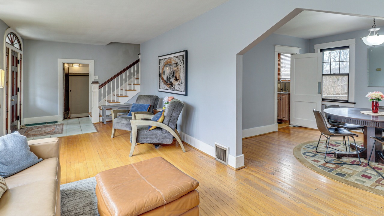 Photo of Livingroom in Clifton Heights