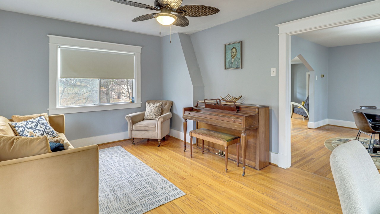 Photo of Livingroom in Clifton Heights