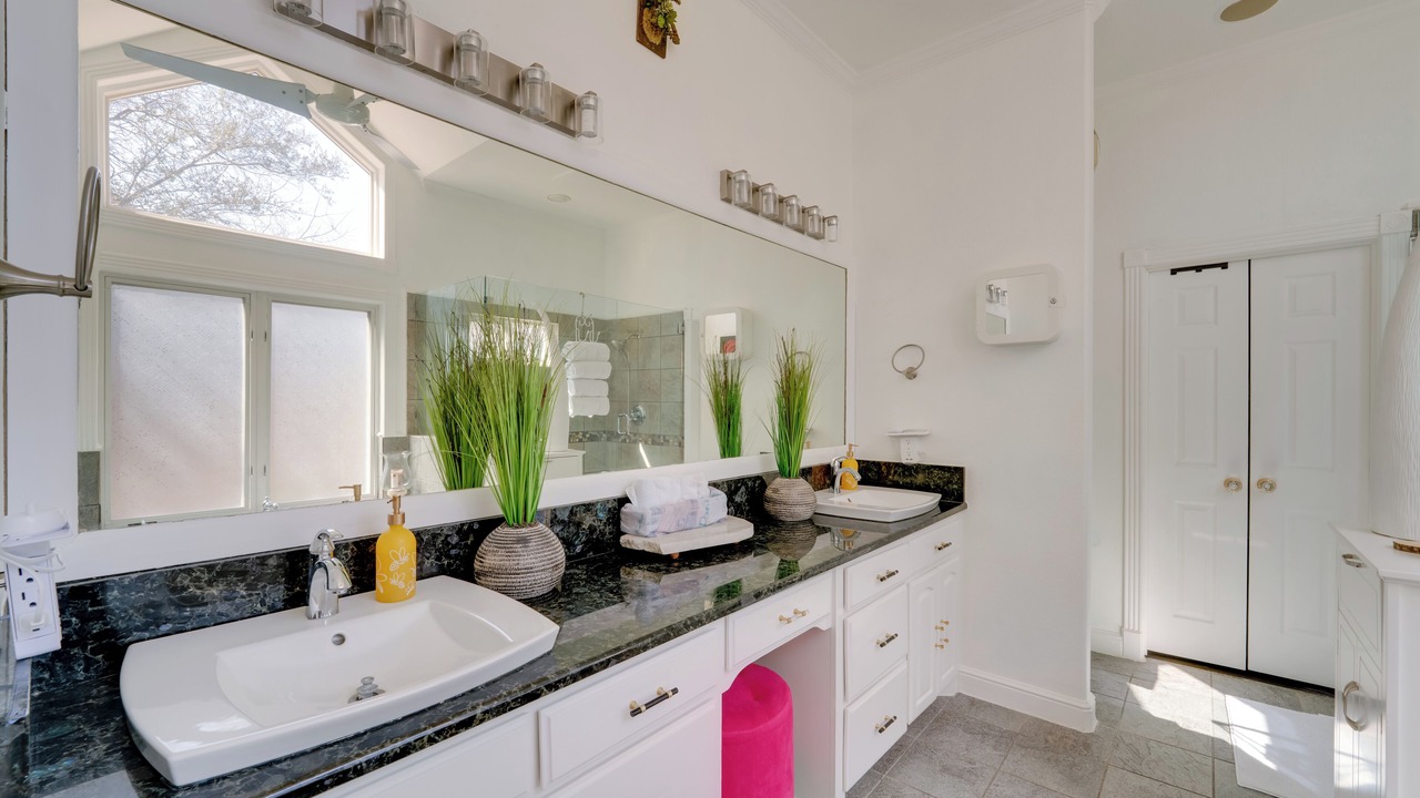 Photo of Bathroom in Cedar Hill