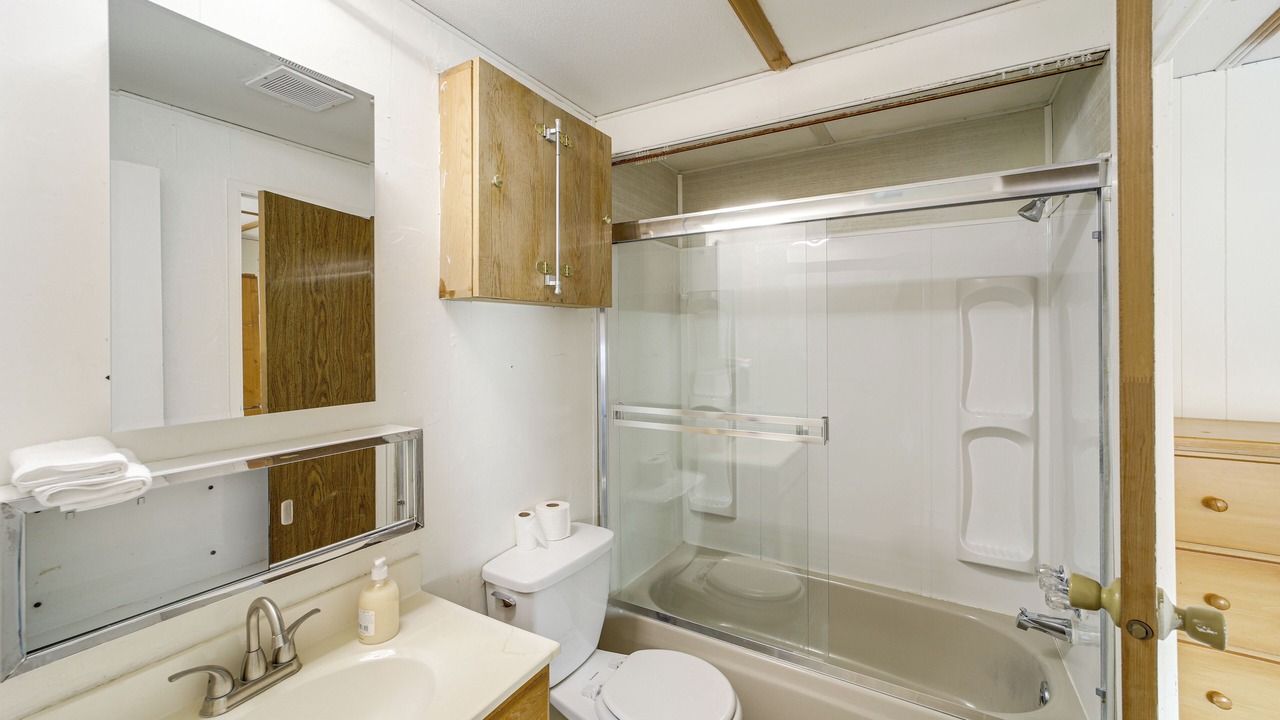 Photo of Bathroom in Monitor