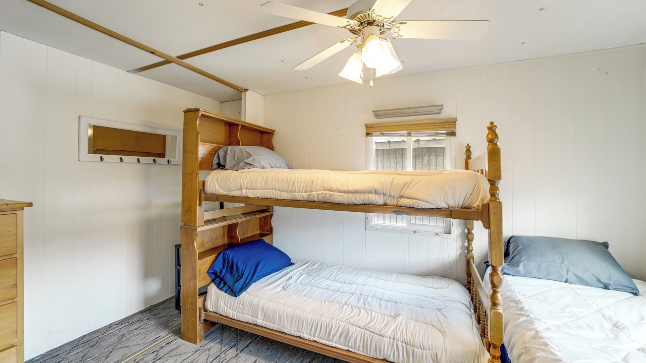 Photo of Bedroom in Monitor