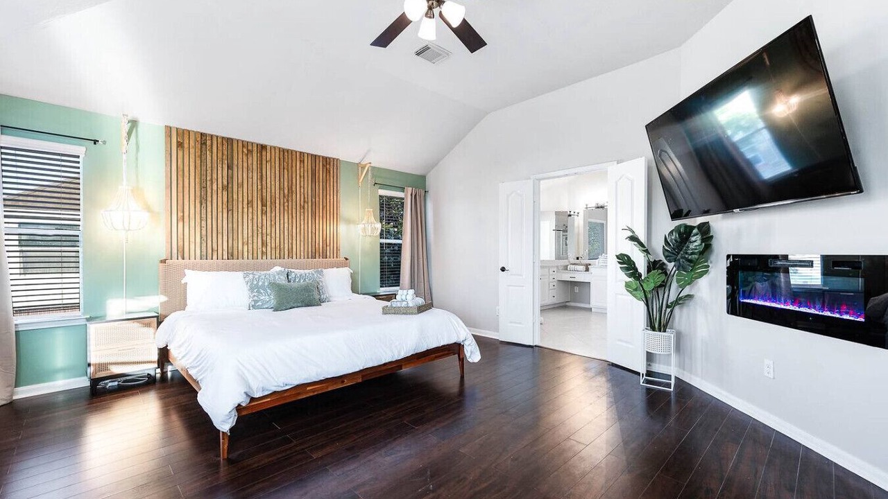 Photo of Bedroom in Pearland