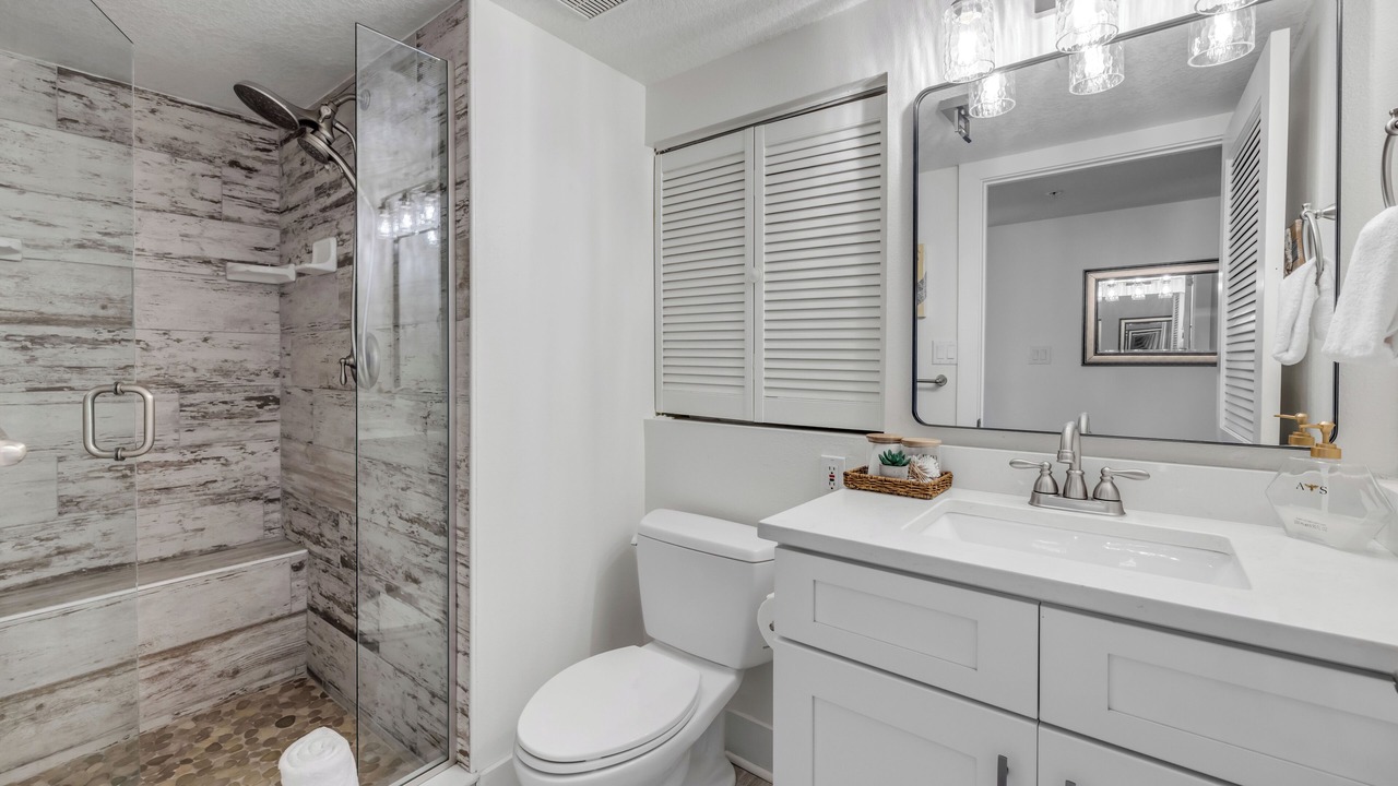 Photo of Bathroom in Seawinds Condo