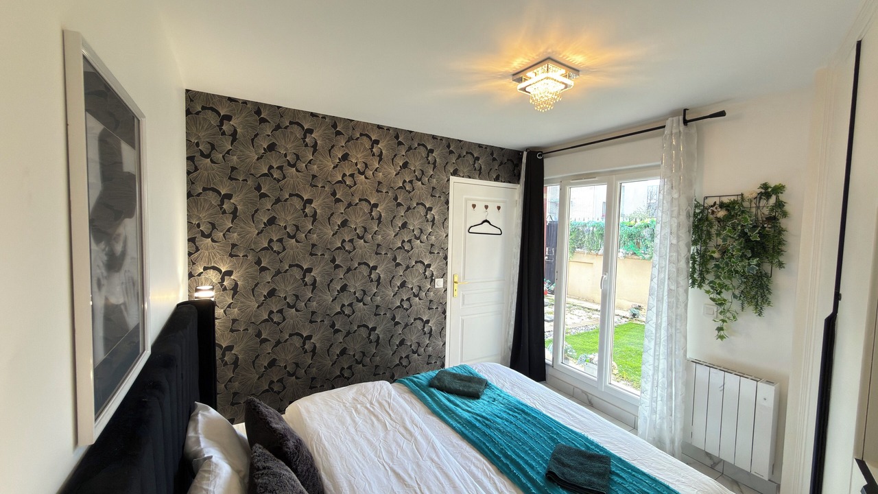 Photo of Bedroom in Le Bourget