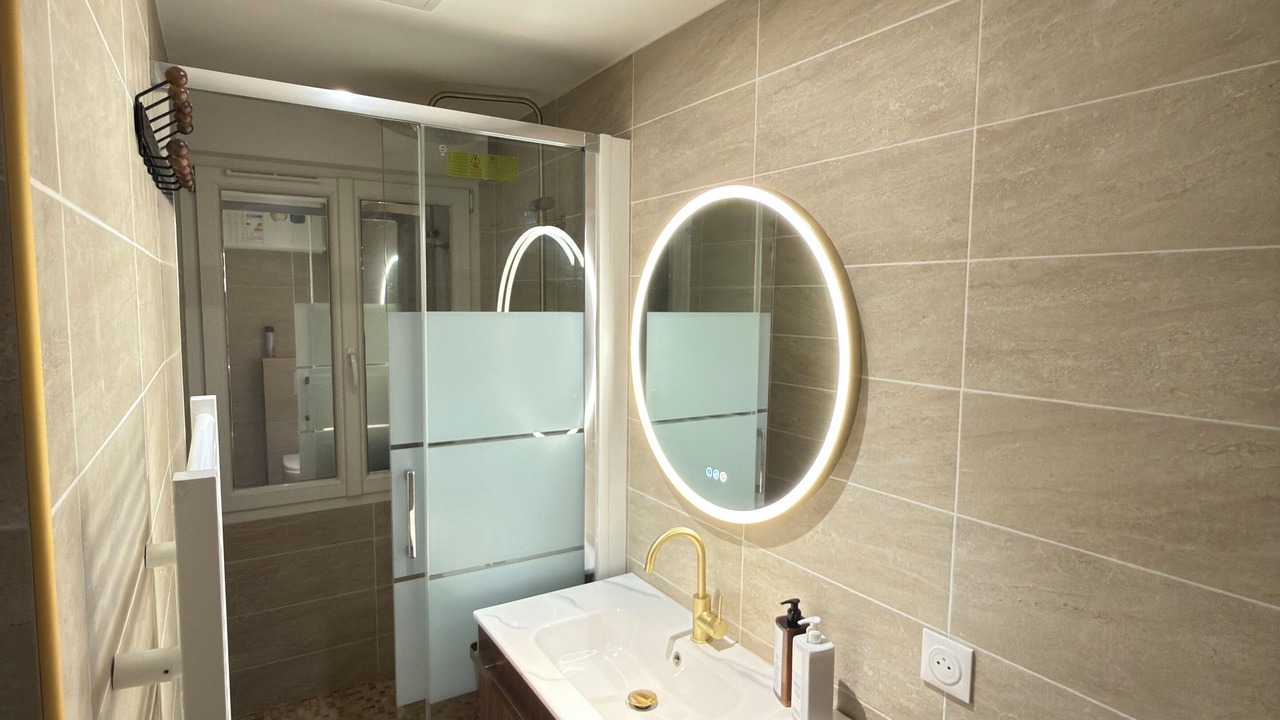 Photo of Bathroom in Le Bourget
