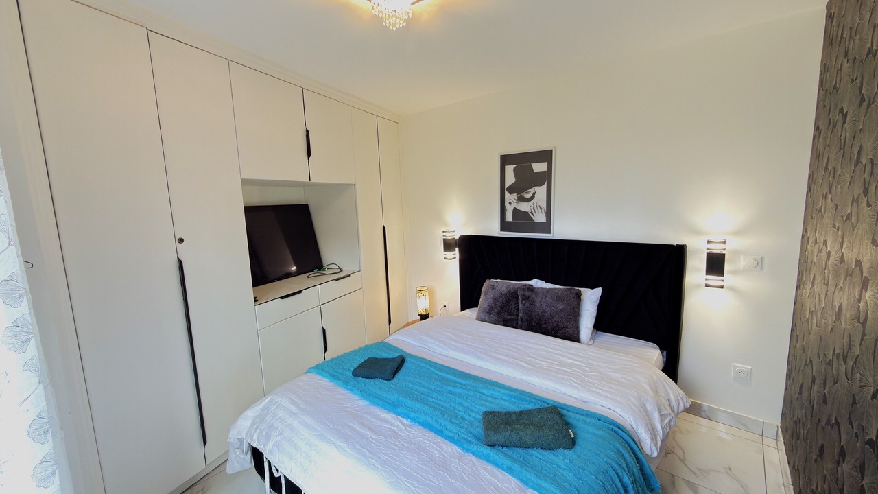 Photo of Bedroom in Le Bourget
