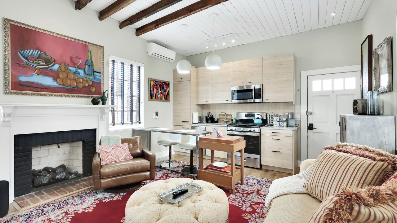 Photo of Livingroom in Wilmington Historic District