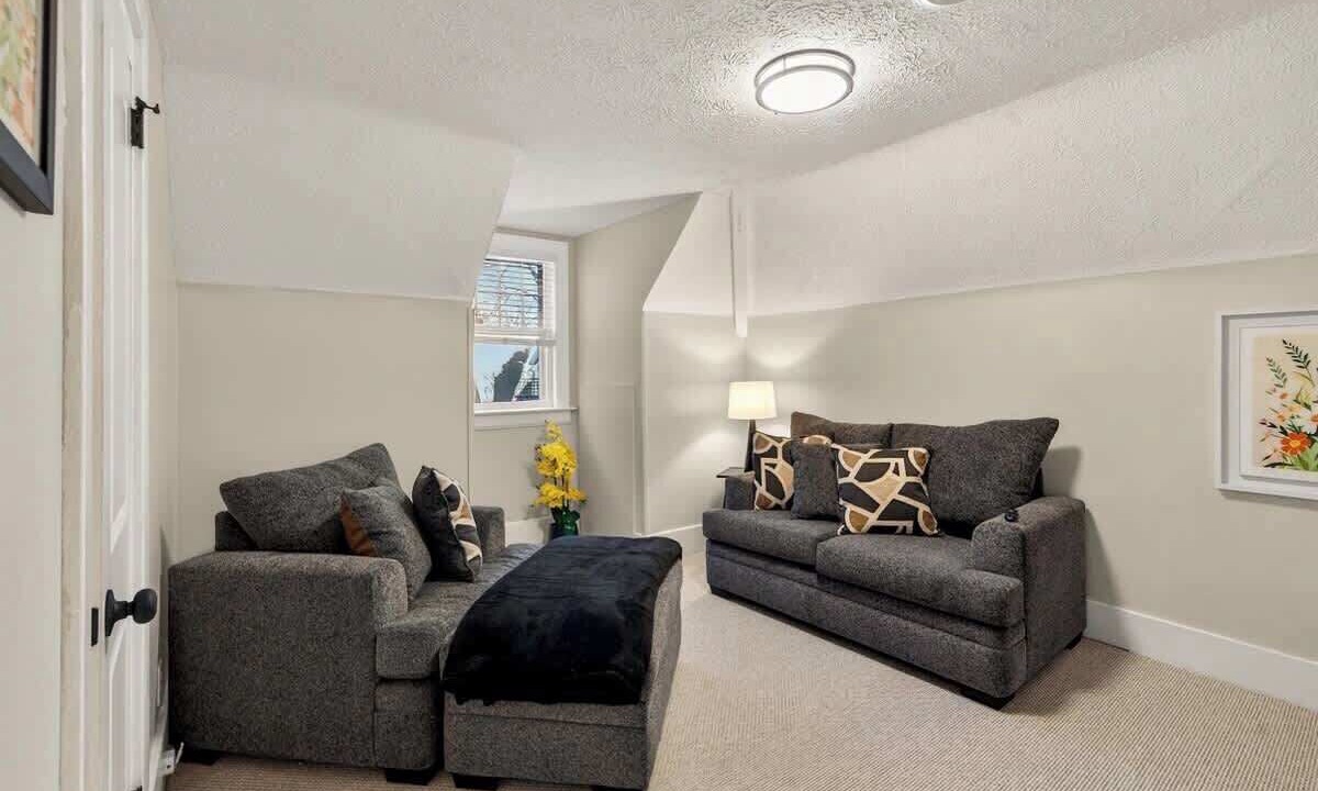Photo of Livingroom in East Avenue
