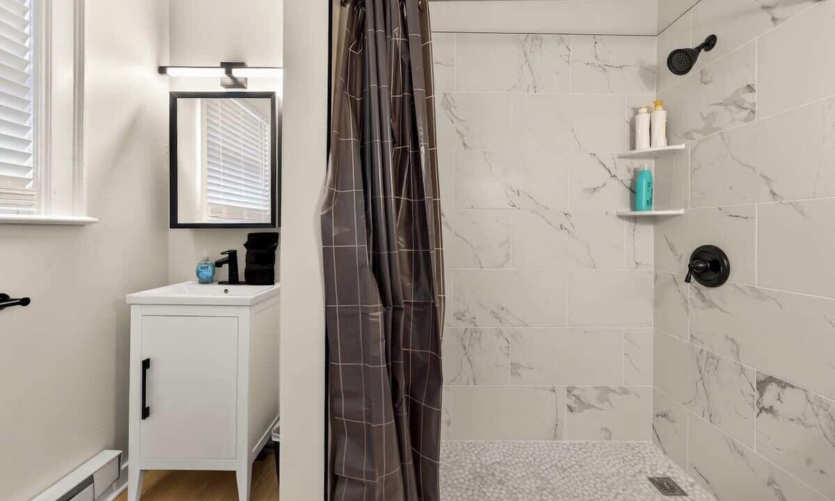 Photo of Bathroom in East Avenue
