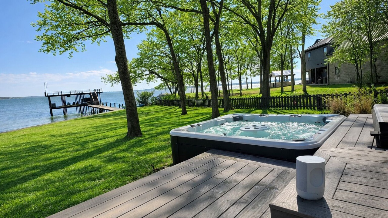 Photo of Patio Balcony in Cedar Creek Reservoir