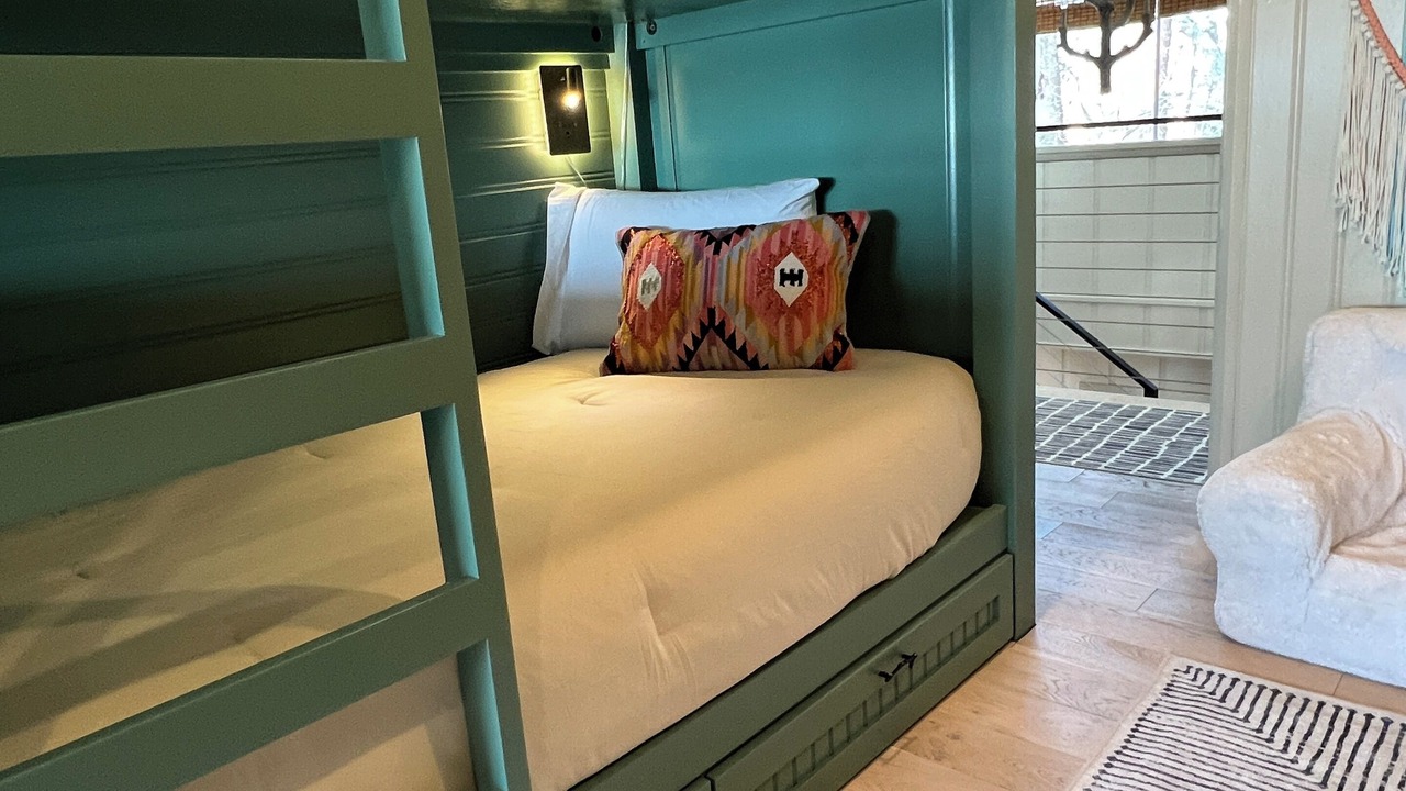 Photo of Bedroom in Cedar Creek Reservoir