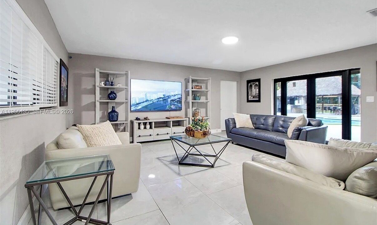 Photo of Livingroom in Ludlam