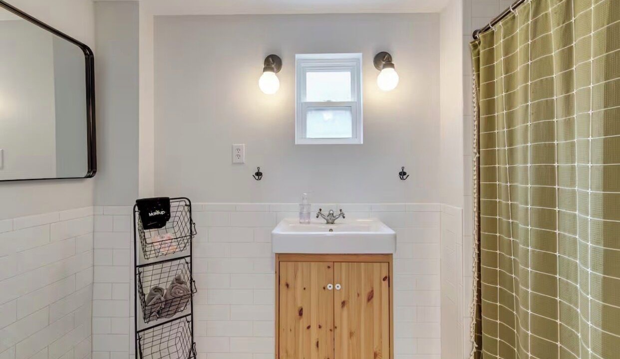 Photo of Bathroom in Weeki Wachee Gardens