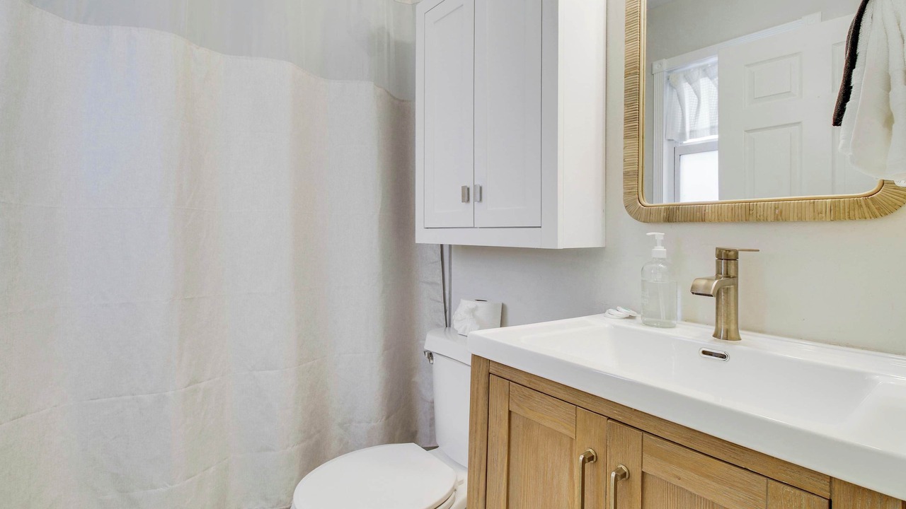 Photo of Bathroom in Flamingo Parks