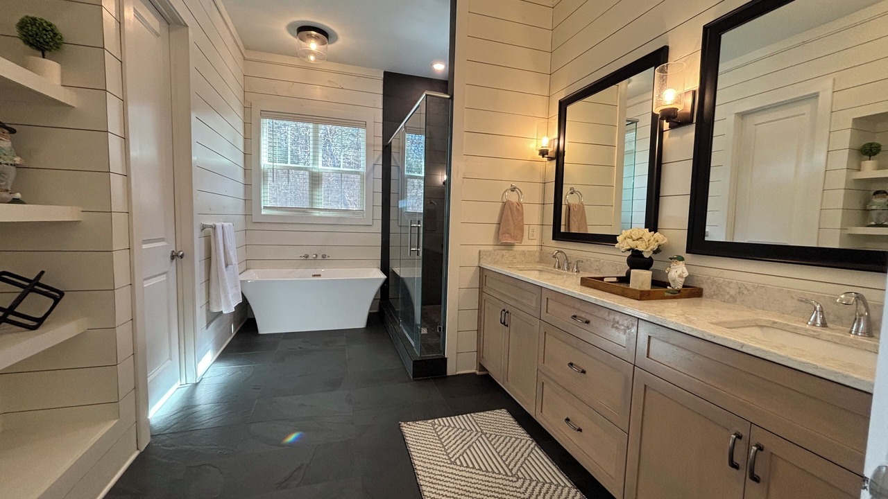 Photo of Bathroom in Riverwood Plantation