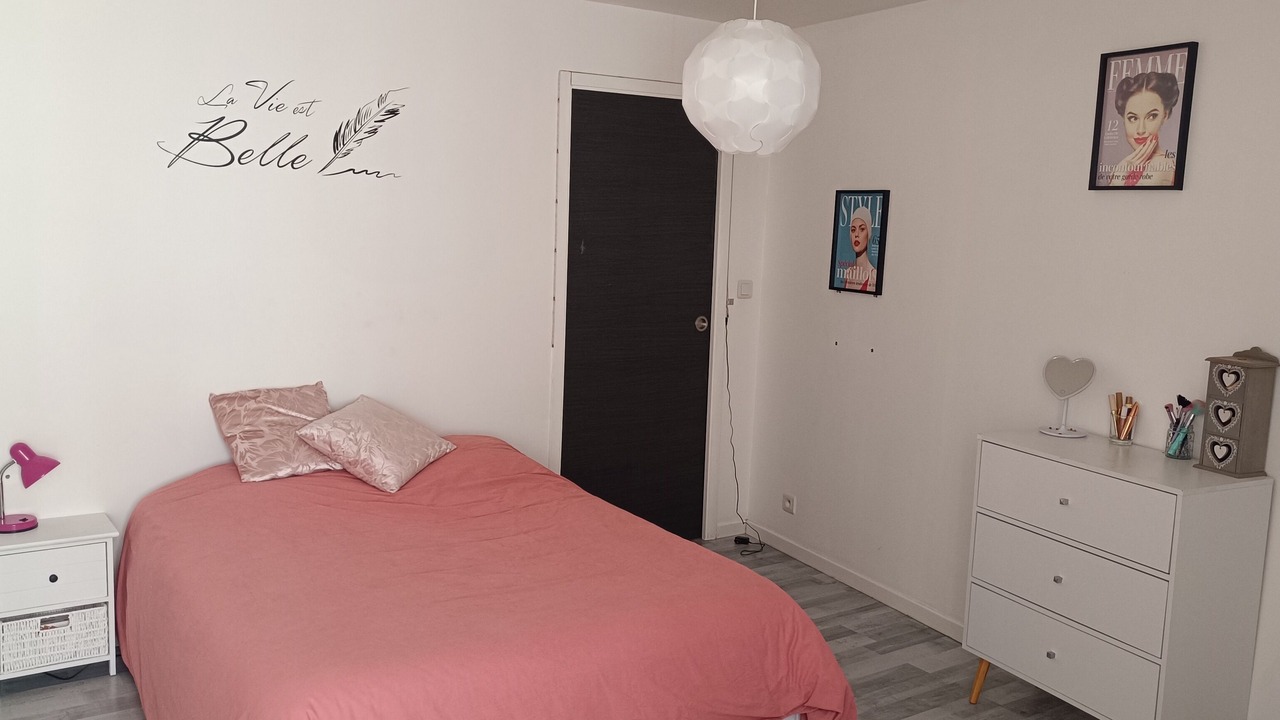 Photo of Bedroom in Neuville-de-Poitou