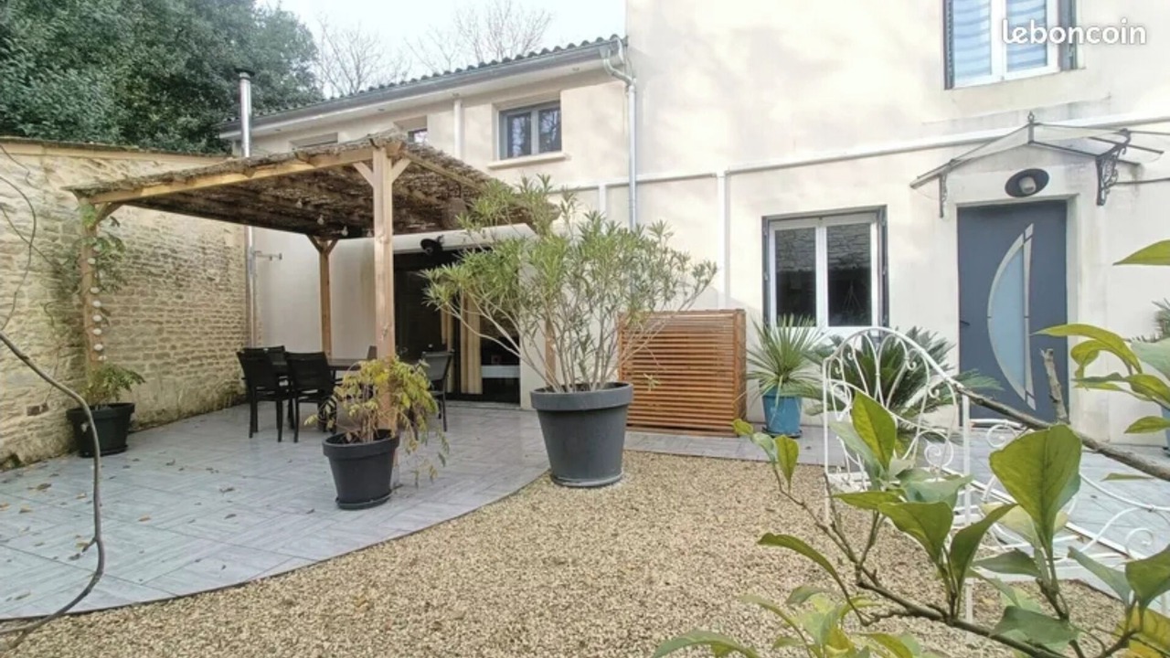 Photo of Patio Balcony in Neuville-de-Poitou