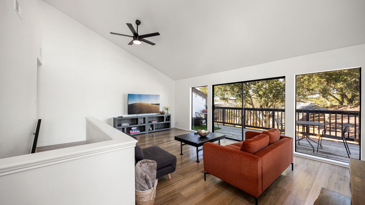 Photo of Livingroom in April Sound