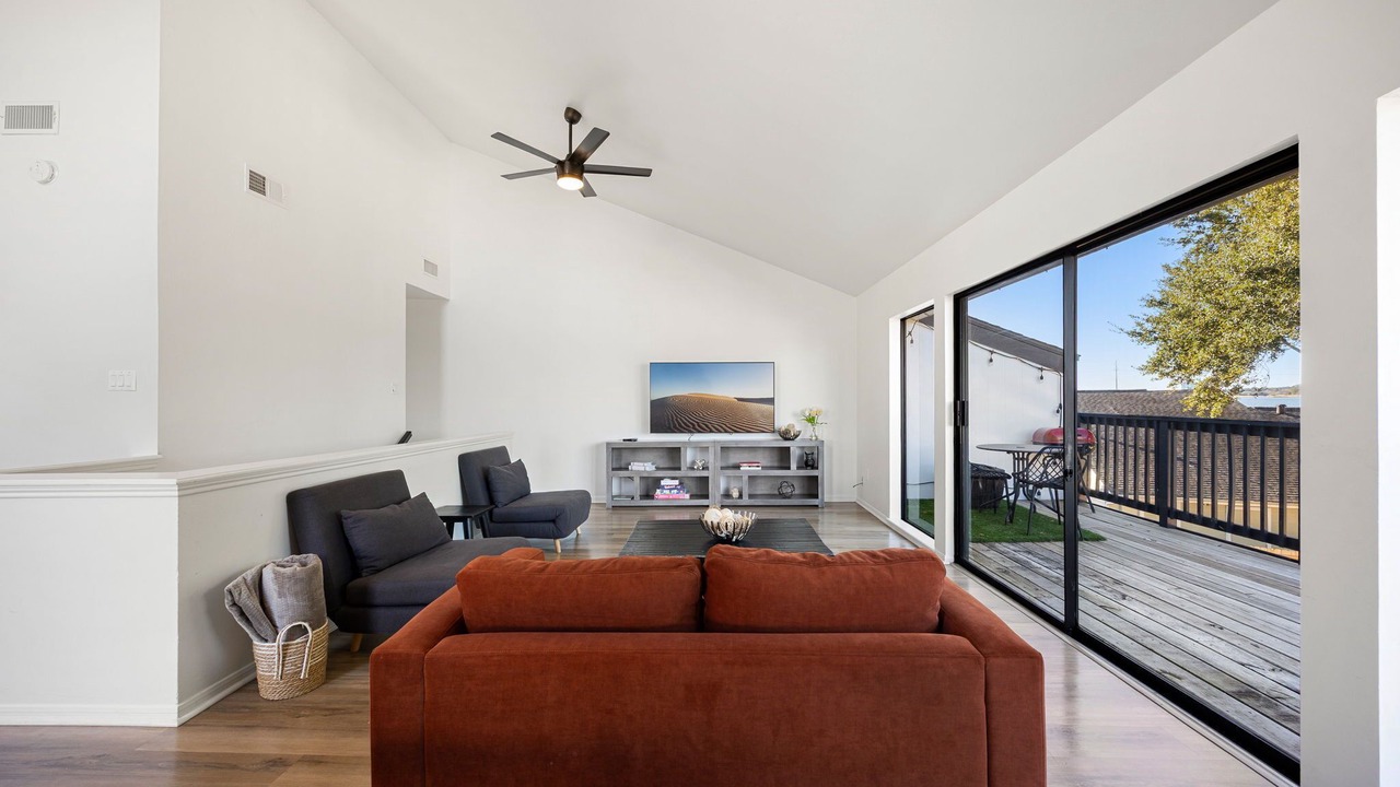 Photo of Livingroom in April Sound
