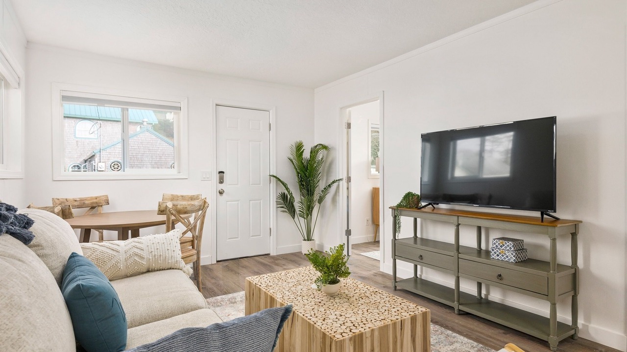 Photo of Livingroom in Rockaway Beach