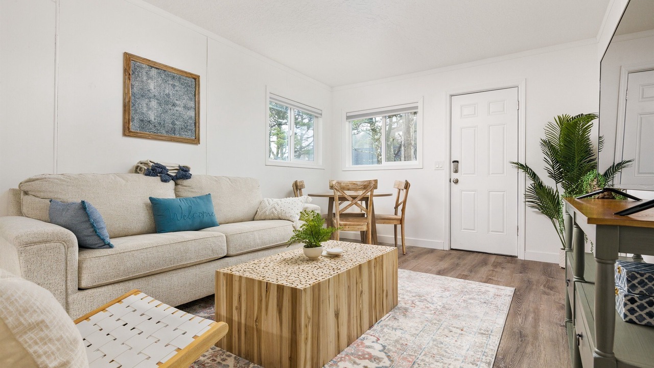 Photo of Livingroom in Rockaway Beach