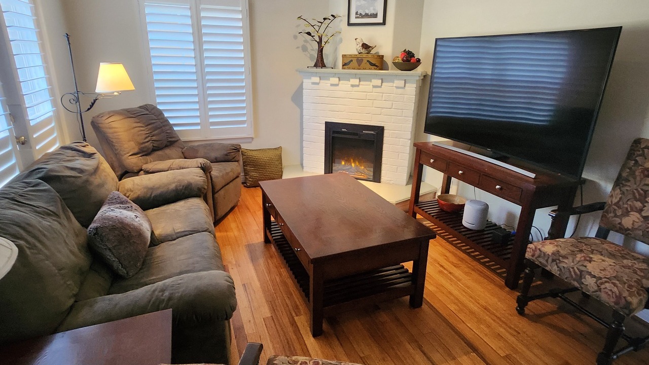 Photo of Livingroom in Ken Caryl