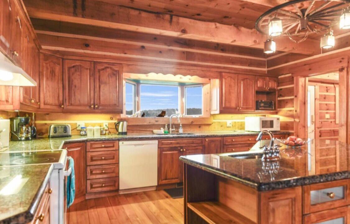 Photo of Kitchen in Front of Yonge