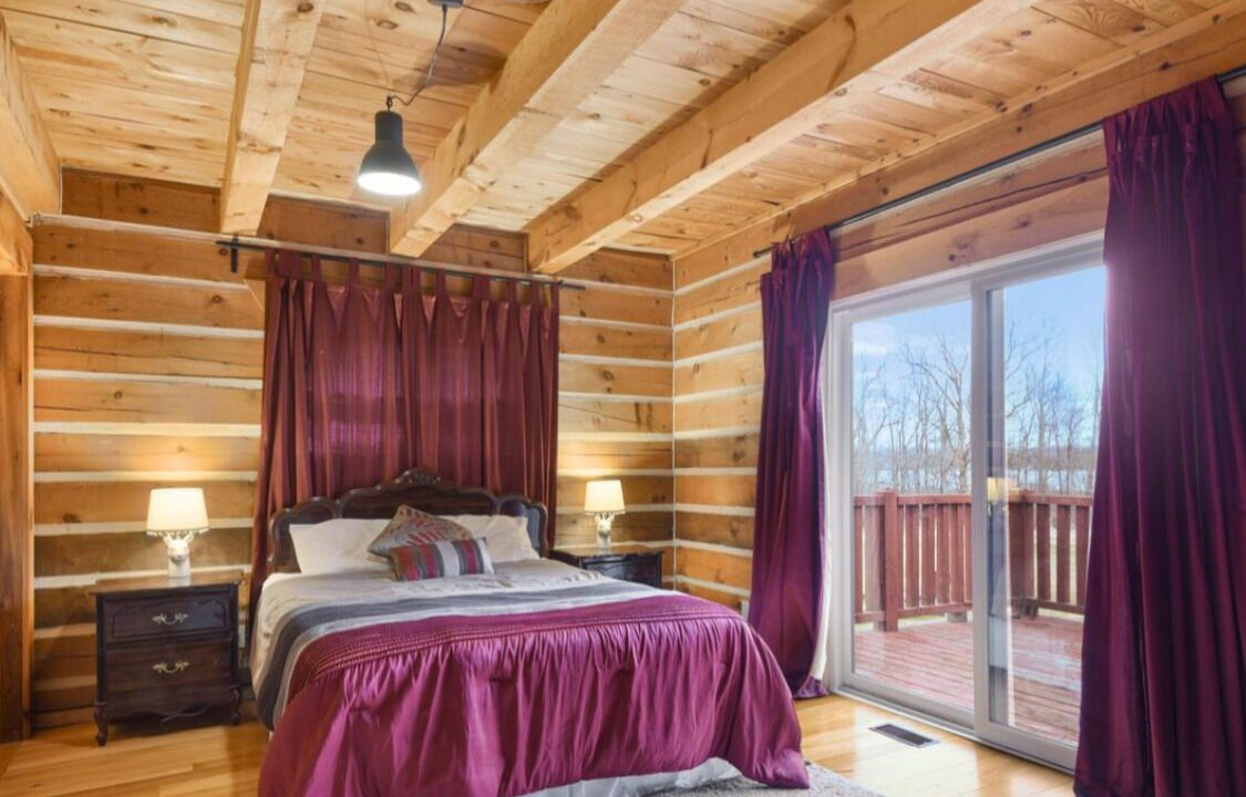 Photo of Bedroom in Front of Yonge