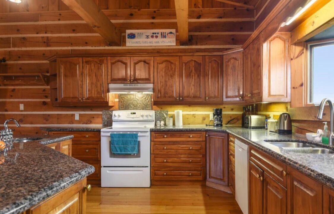 Photo of Kitchen in Front of Yonge