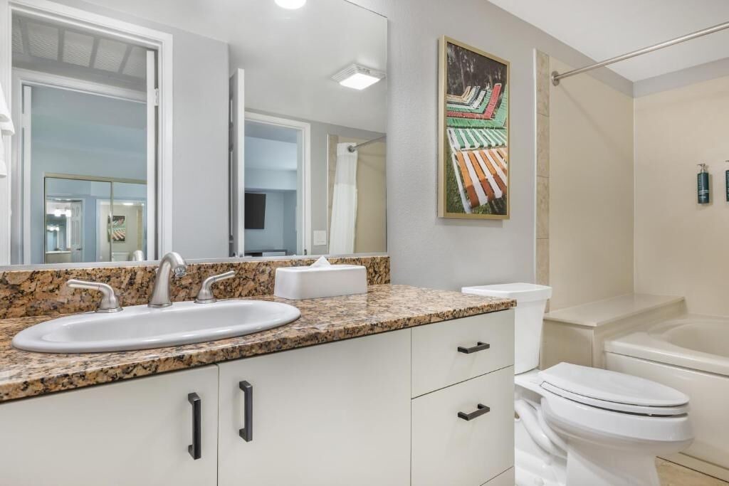 Photo of Bathroom in Canyon Corridor