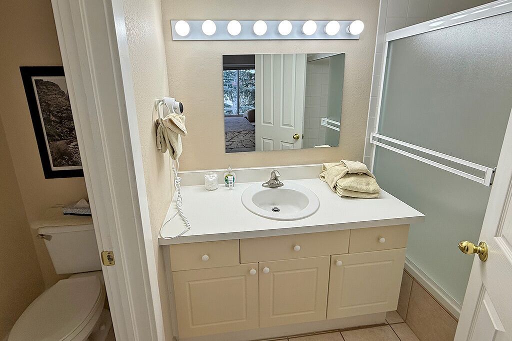 Photo of Bathroom in Summit Cove
