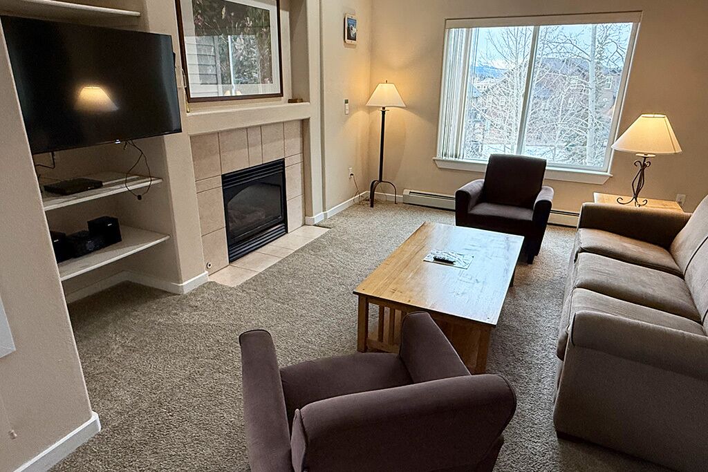 Photo of Livingroom in Summit Cove