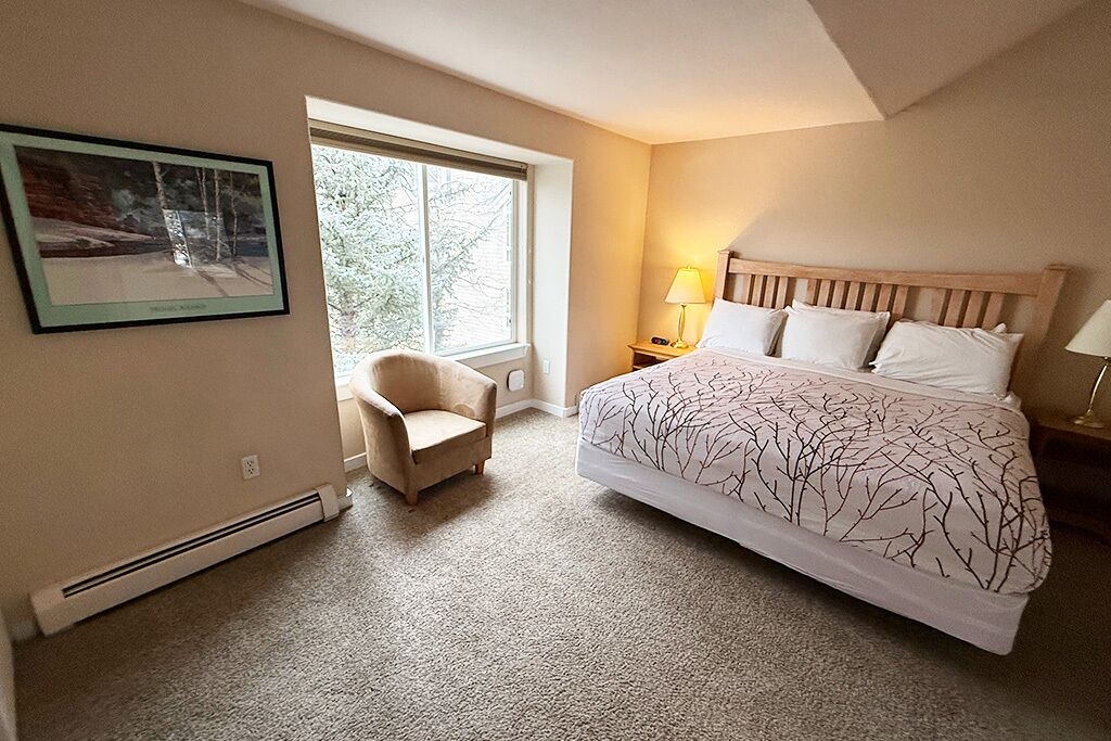 Photo of Bedroom in Summit Cove