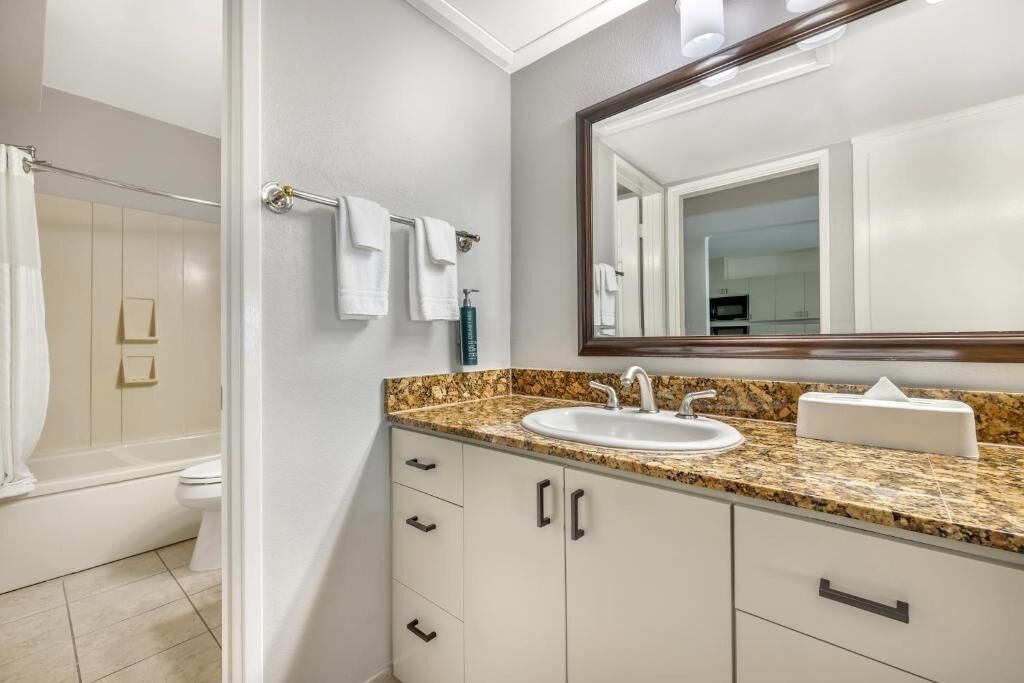 Photo of Bathroom in Canyon Corridor