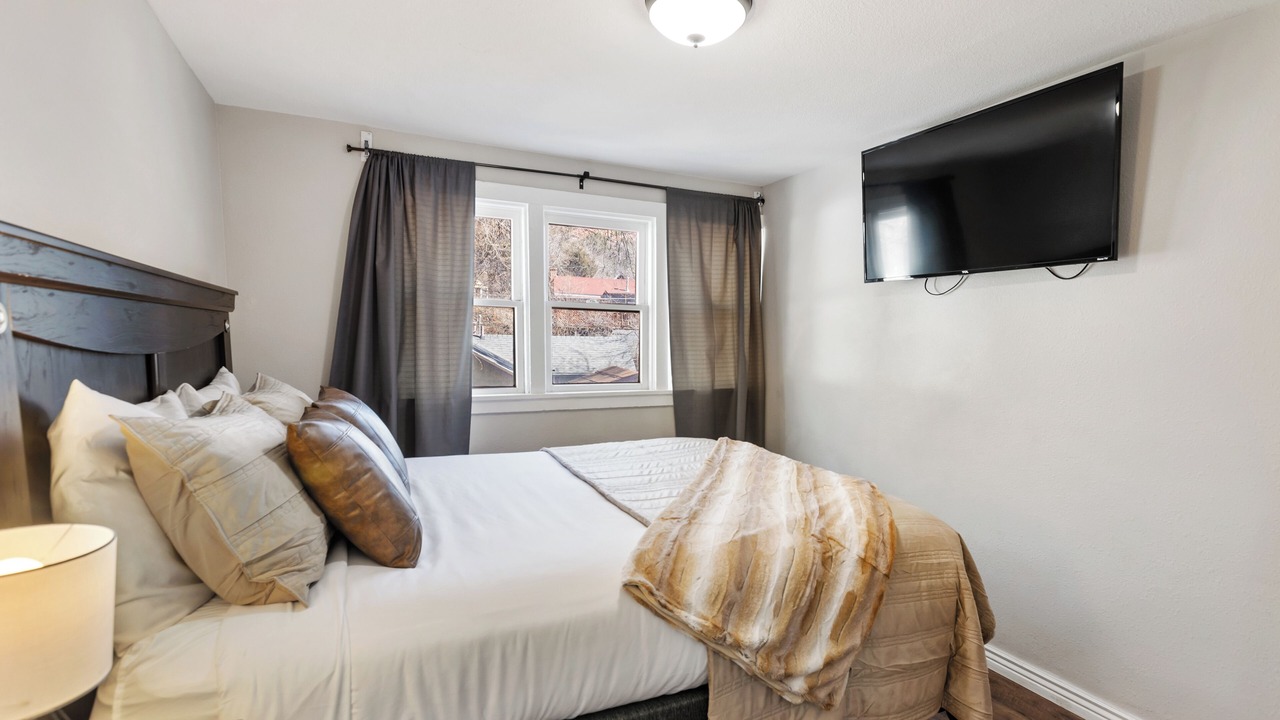 Photo of Bedroom in Manitou Springs Historic District